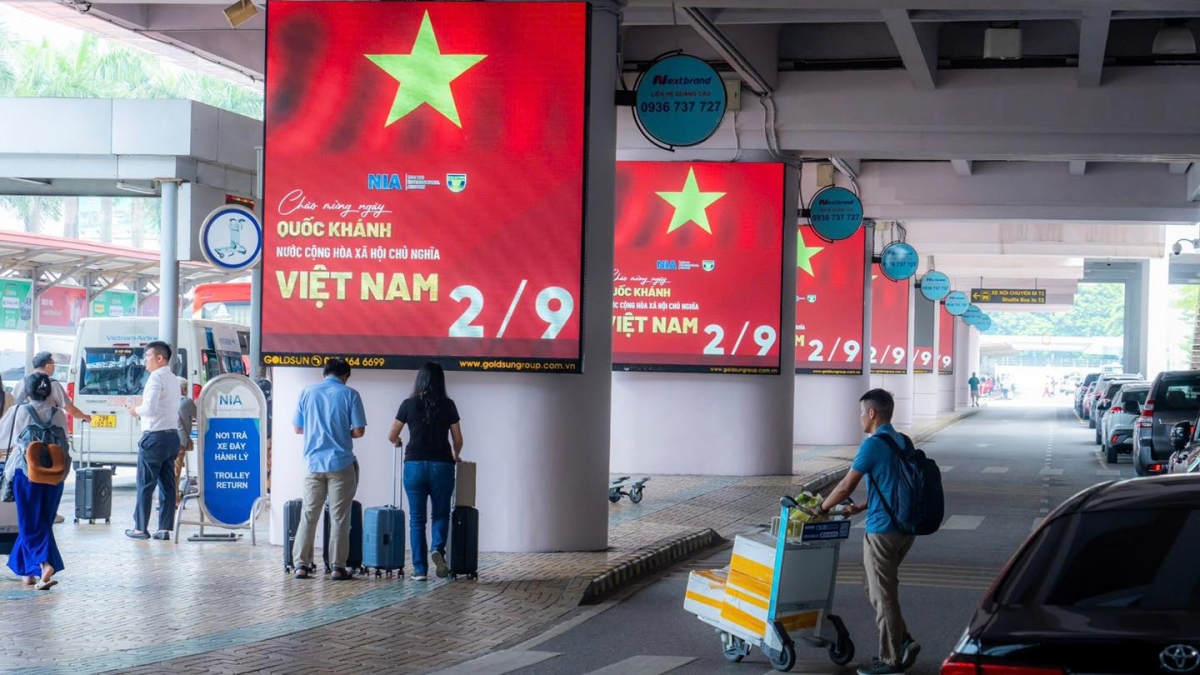 Tải và sử dụng ứng dụng iNIA trên điện thoại di động thông minh để cập nhật nhanh chóng các thông tin chuyến bay và vị trí các khu vực làm thủ tục.