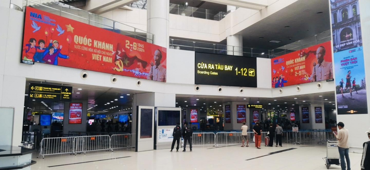 Từ sảnh đón khách.....