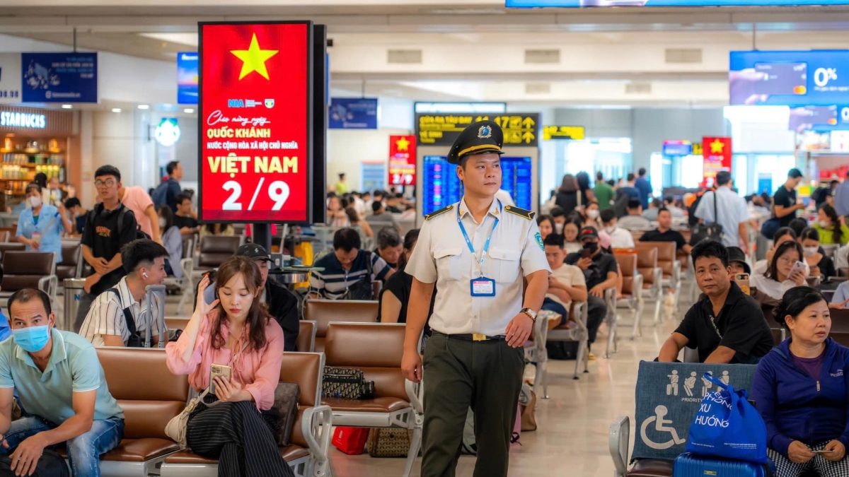 Từ ngày 31/8-3/9, Cảng áp dụng biện pháp kiểm soát an ninh hàng không tăng cường cấp độ 1, chủ động sẵn sàng các phương án phục vụ cao điểm nghỉ lễ Quốc khánh.