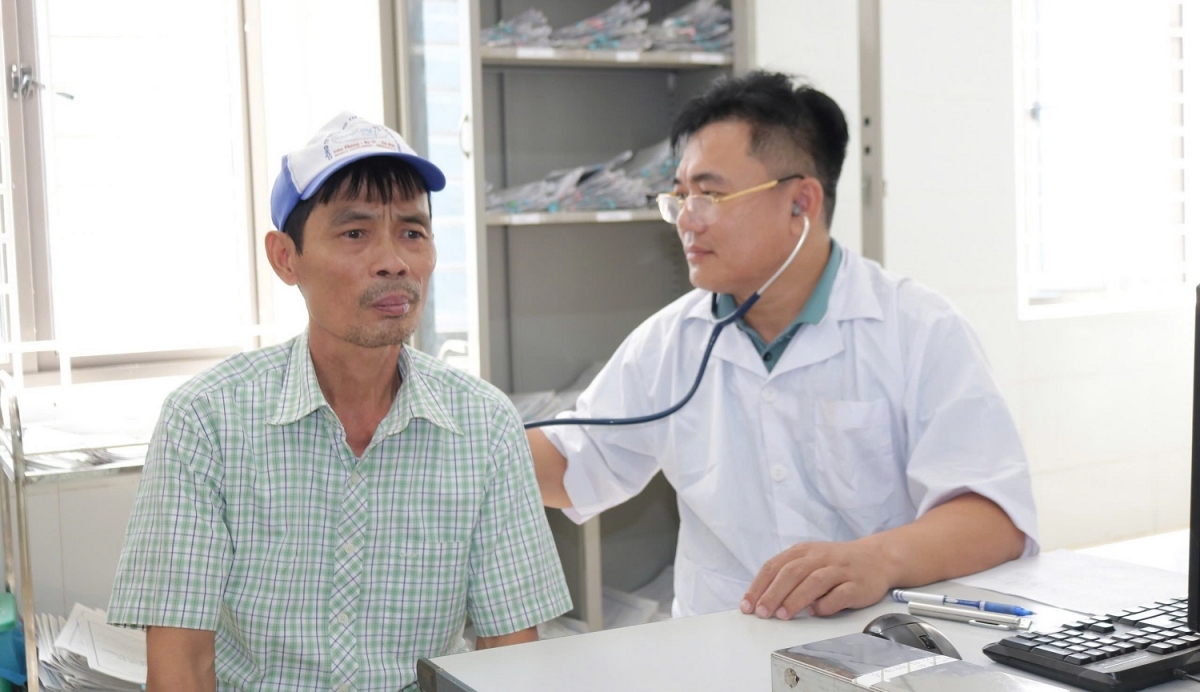 Người dân đi khám tại Phòng khám đa khoa Minh Quang, TTYT huyện Ba Vì, Hà Nội (Ảnh minh họa Sở Y tế Hà Nội)
