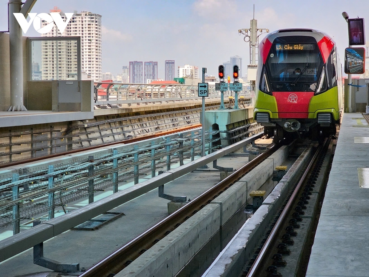 Sau nhiều lần lỡ hẹn, tuyến đường sắt đô thị Nhổn - Ga Hà Nội đoạn trên cao dự kiến sẽ được vận hành thương mại vào ngày mai (8/8).