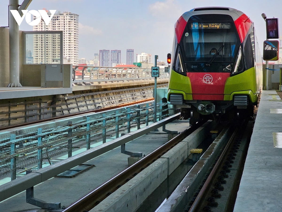 When the line officially becomes operational, it is expected to provide a modern, safe, fast, and environmentally friendly means of public transport.