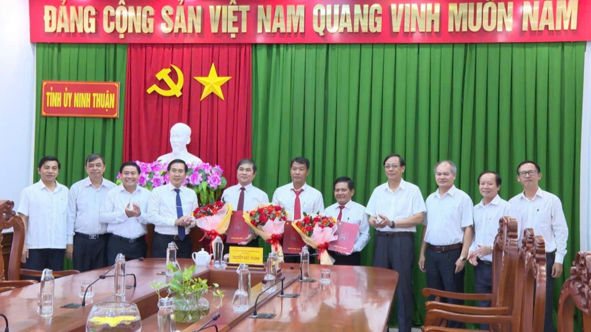 Tỉnh ủy Ninh Thuận công bố các quyết định về công tác cán bộ. Ảnh: THNT