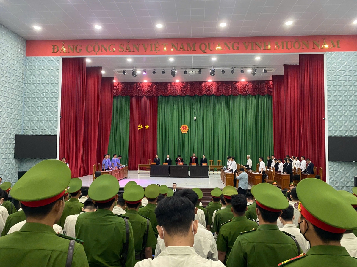 Phiên tòa kéo dài gần một tháng, với an ninh trật tự được đảm bảo.