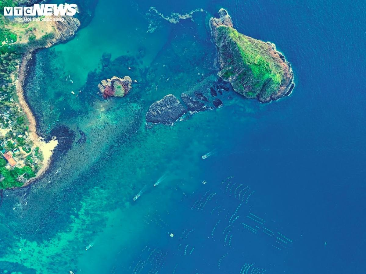 The name Hon Yen derives from the fact that it used to be the nesting place of flocks of swiftlets.