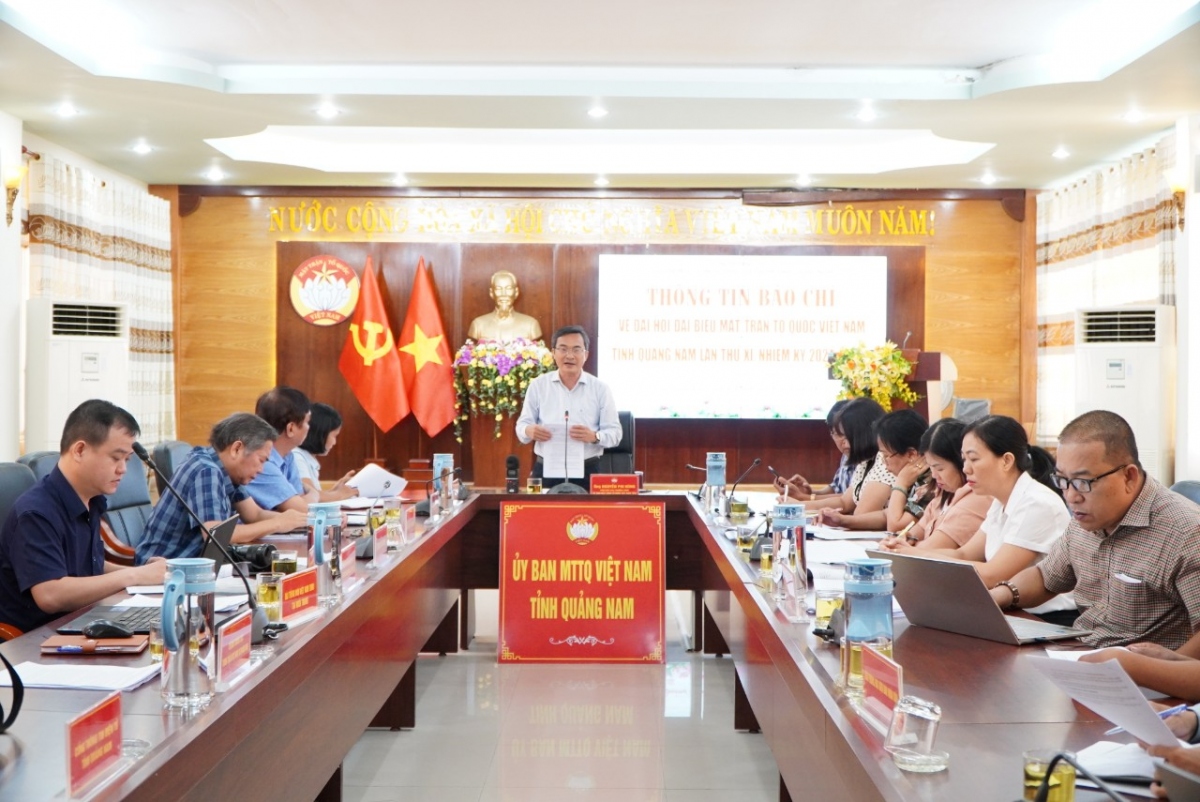 Quang cảnh buổi họp báo.