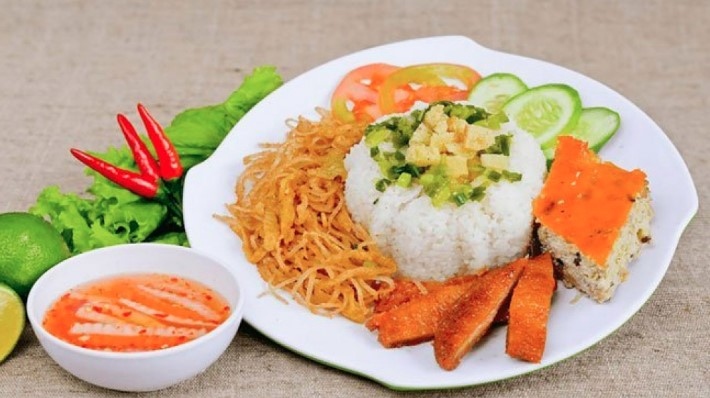 Cơm tấm (cooked broken rice)