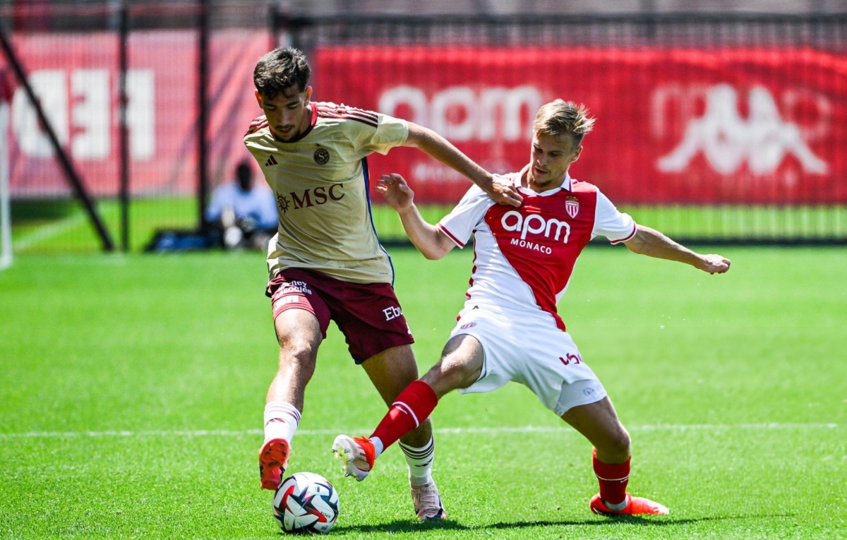Servette FC (trái) sẽ là đối thủ của Chelsea ở vòng play-off Cúp C3 châu Âu 2024/2025. (Ảnh: Getty).