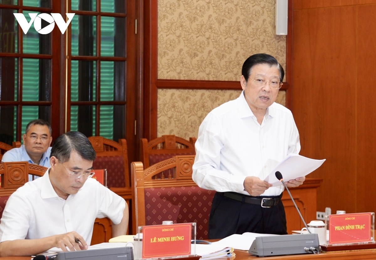 Phan Dinh Trac, Politburo member, Secretary of the Party Central Committee (PCC) and Chairman of the PCC's Commission for Internal Affairs speaks at the event.
