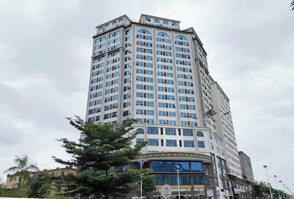 Toà nhà trong đặc khu Tam Giác Vàng, sào huyệt của các đối tượng thực hiện hành vi phạm tội.