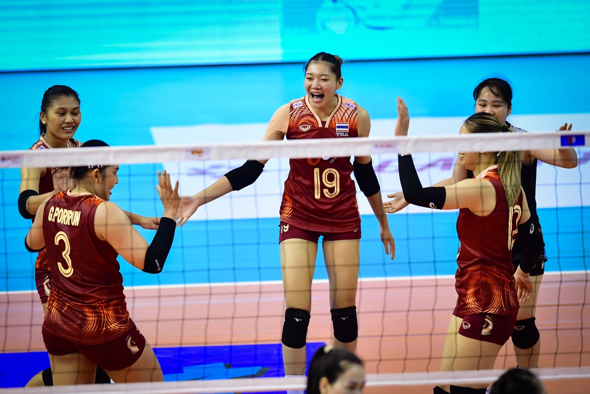 Các cầu thủ Thái Lan ăn mừng chiến thắng. (Ảnh: SEAVA).