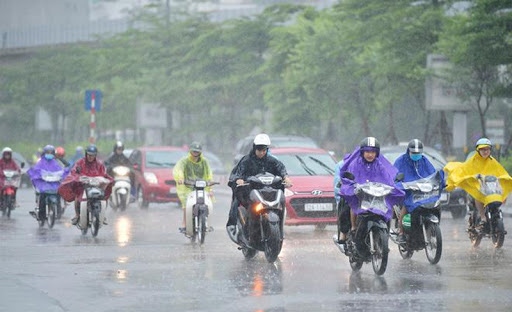 Thủ đô Hà Nội tiếp tục có mưa rào và dông