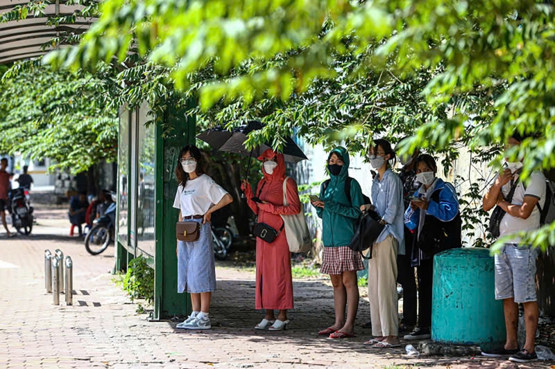Thủ đô Hà Nội ngày nắng, chiều tối có mưa rào và dông