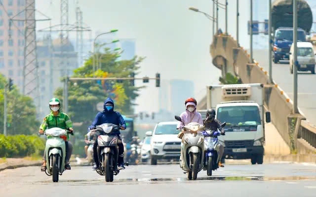 Hà Nội có mưa rào và dông vài nơi, ngày nắng nóng