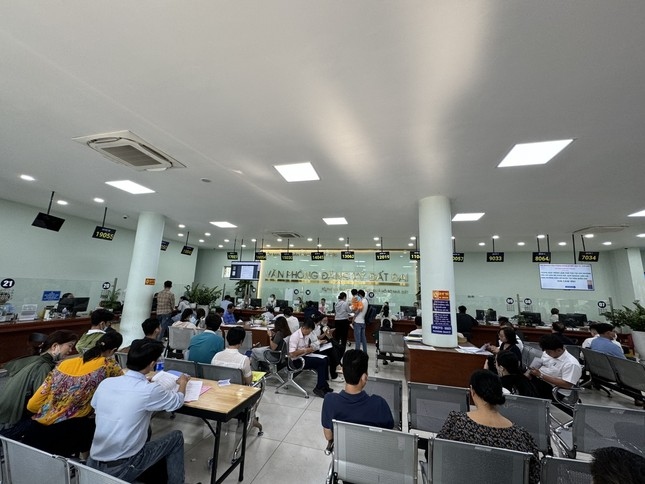 Người dân TPHCM bị dừng xác định nghĩa vụ tài chính để làm hồ sơ chuyển mục đích sử dụng đất.