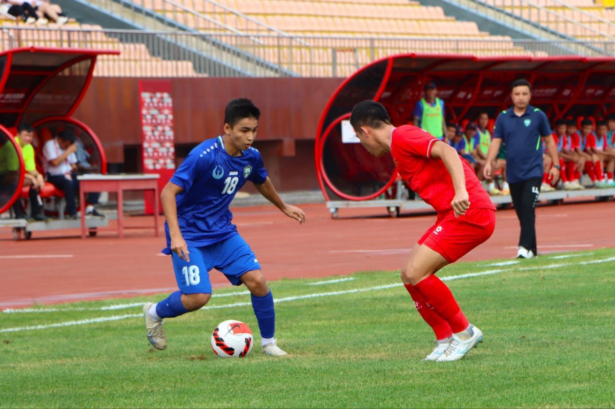 Hai đội đang chơi rất quyết tâm (Ảnh: UFA).
