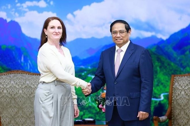 Đại sứ Caroline Beresford chuyển lời thăm hỏi của Thủ tướng New Zealand Christopher Luxon đến Thủ tướng Chính phủ Phạm Minh Chính