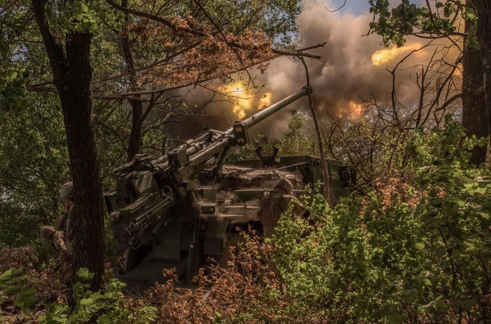 Quân đội Ukraine khai hỏa lựu pháo tự hành CAESAR về phía các vị trí của Nga ở Donetsk. Ảnh: AFP