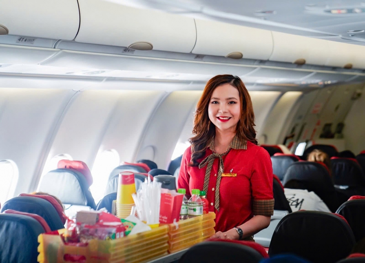 Vietjet với dịch vụ tận tâm từ phi hành đoàn chuyên nghiệp trên tàu bay hiện đại