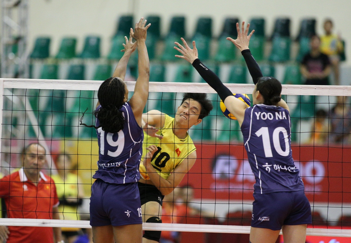 Both teams showed great efforts in the initial minutes of the game.