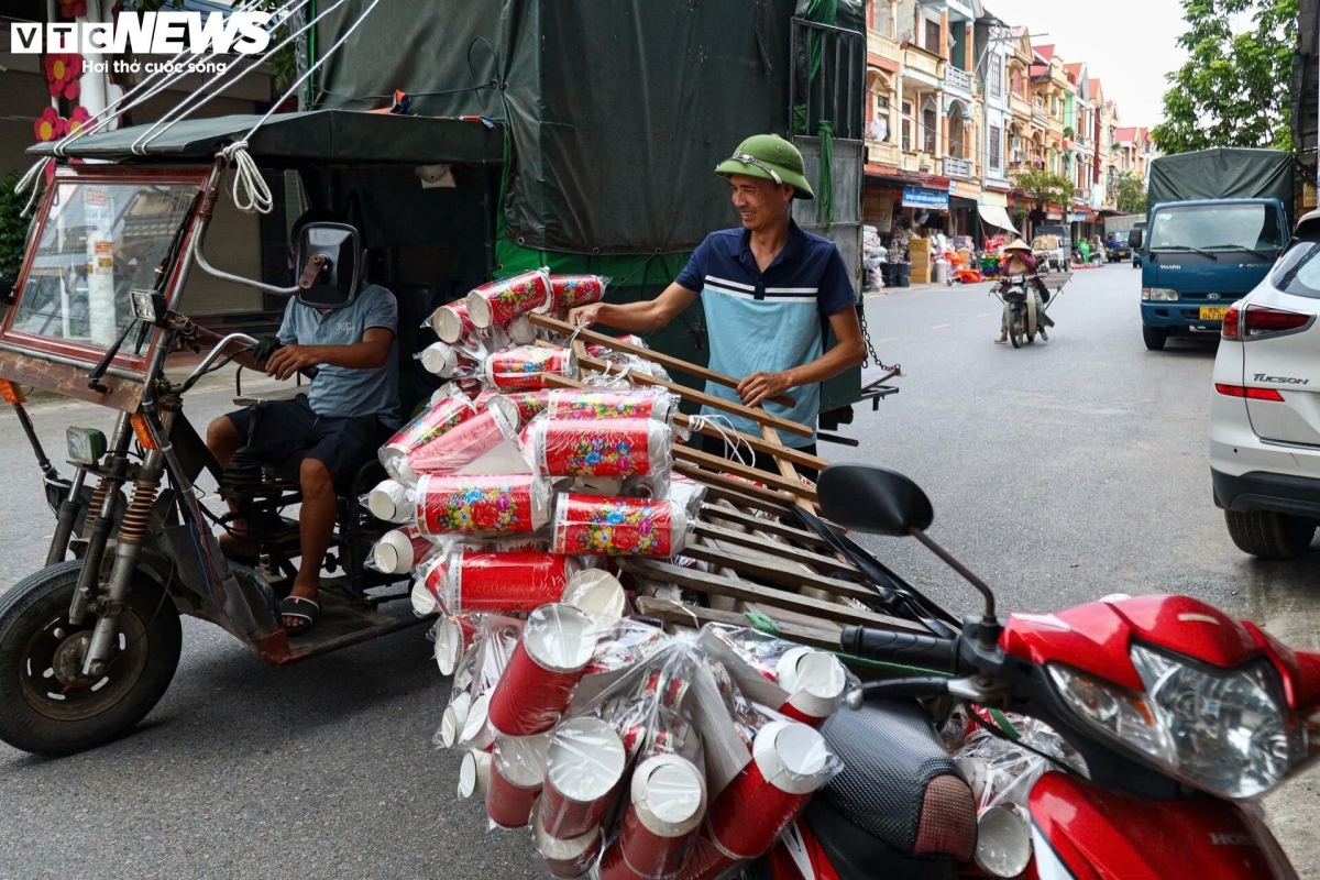 Many families nationwide lay out food offerings, joss paper, and paper models of varied earthly possessions for the deceased.