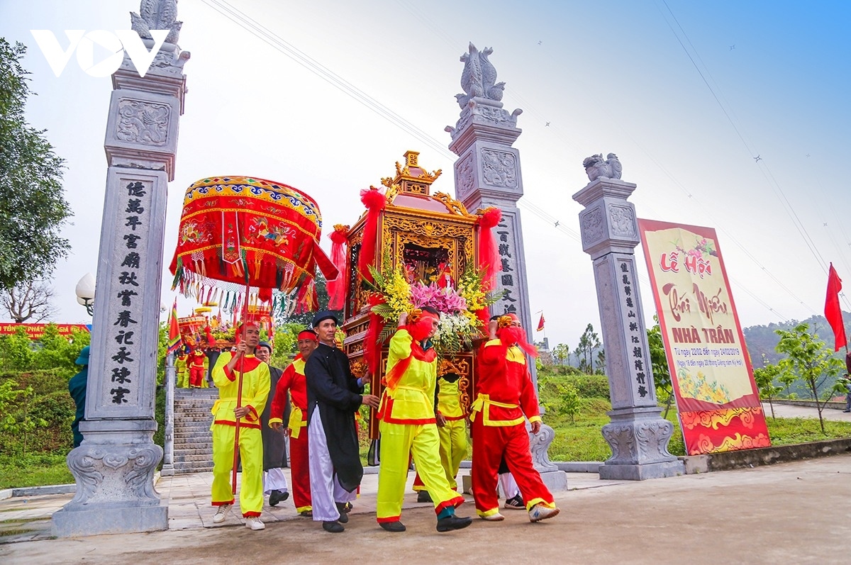 The complex also holds great historical significance as it is the birthplace of the Vietnamese Zen Buddhism founded by King-Monk Tran Nhan Tong (1258 - 1308).