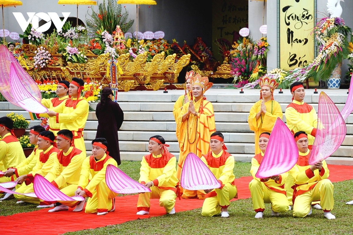 Yen Tu has won recognition as the Buddhist centre of Vietnam following the third National Buddhist Congress held in Hanoi in November 1992.