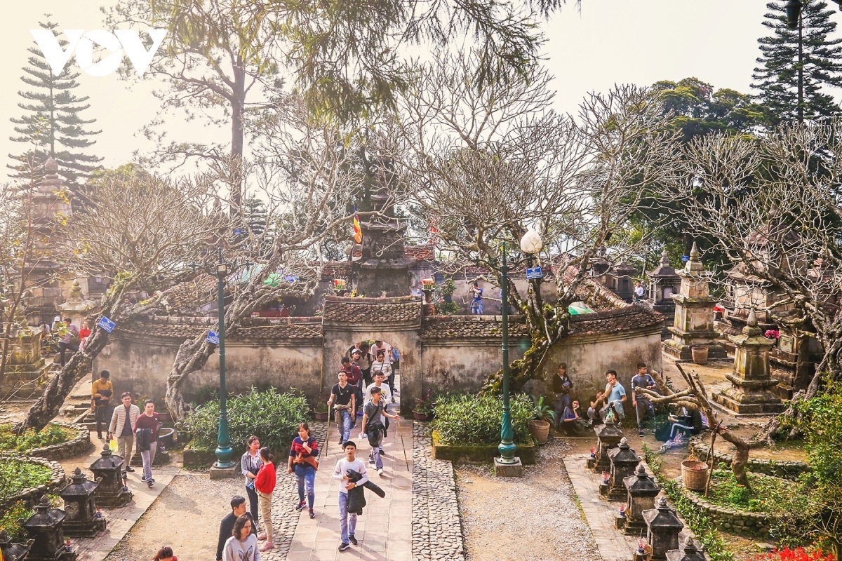 Other landmarks include the Jade Tower complex and the Ancient Huệ Quang Garden of 64 towers. The signature tower in the garden is the largest site dedicated to the founding monk, Tran Nhan Tong.