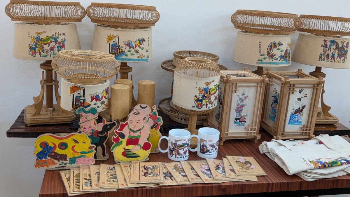 Workshop "Làm đèn lồng giấy Dó"