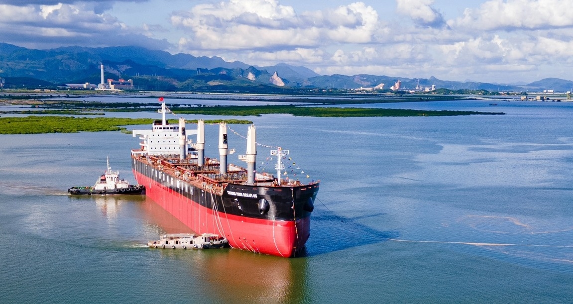 Tàu hàng 45.000DWT tiết kiệm nhiên liệu tới 30% sẵn sàng ra khơi.
