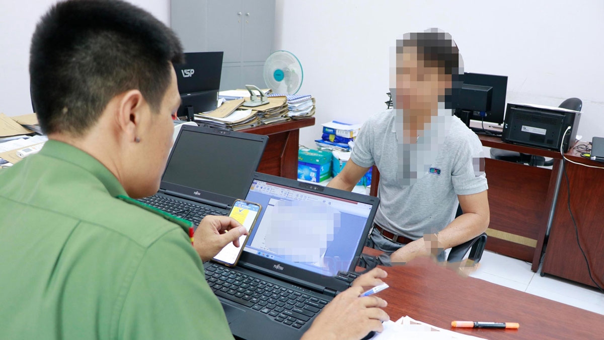 Ông H. trình báo sự việc (ảnh: BP)