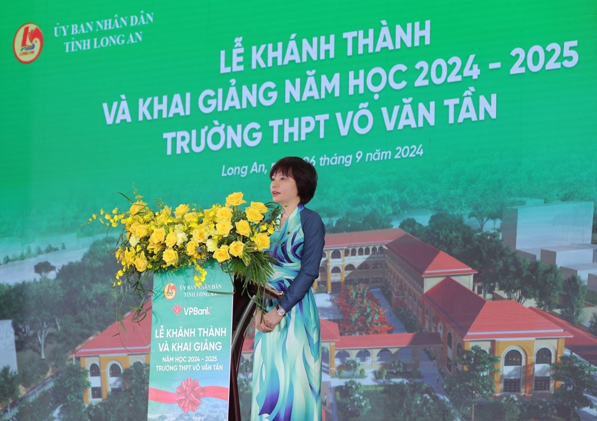 Bà Phạm Thị Nhung - thành viên Hội đồng Quản trị, Phó Tổng giám đốc thường trực