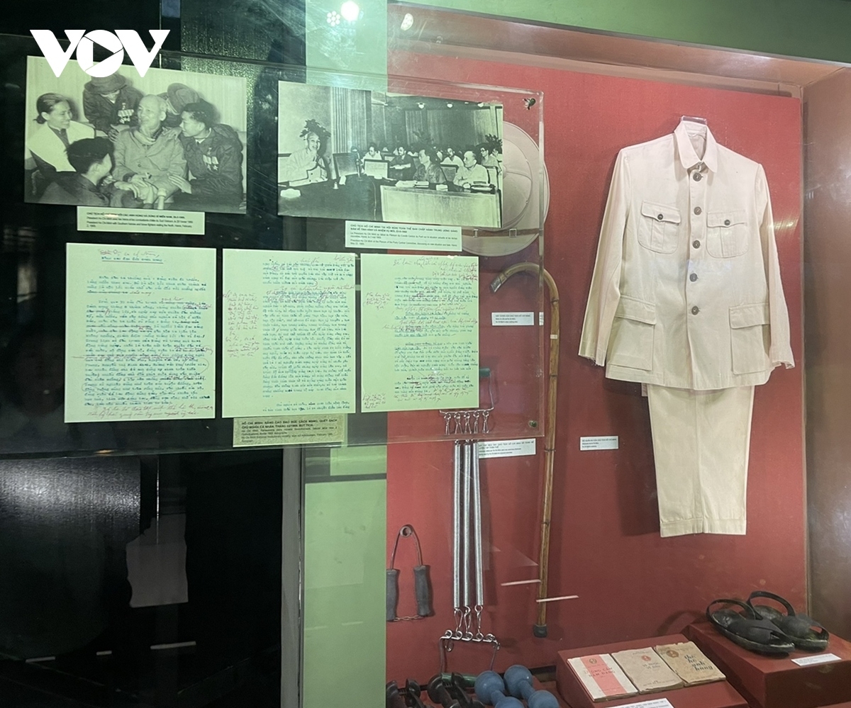 These are the khaki suit, pith helmet and rubber sandals that closely associated with the revolutionary life of President Ho.