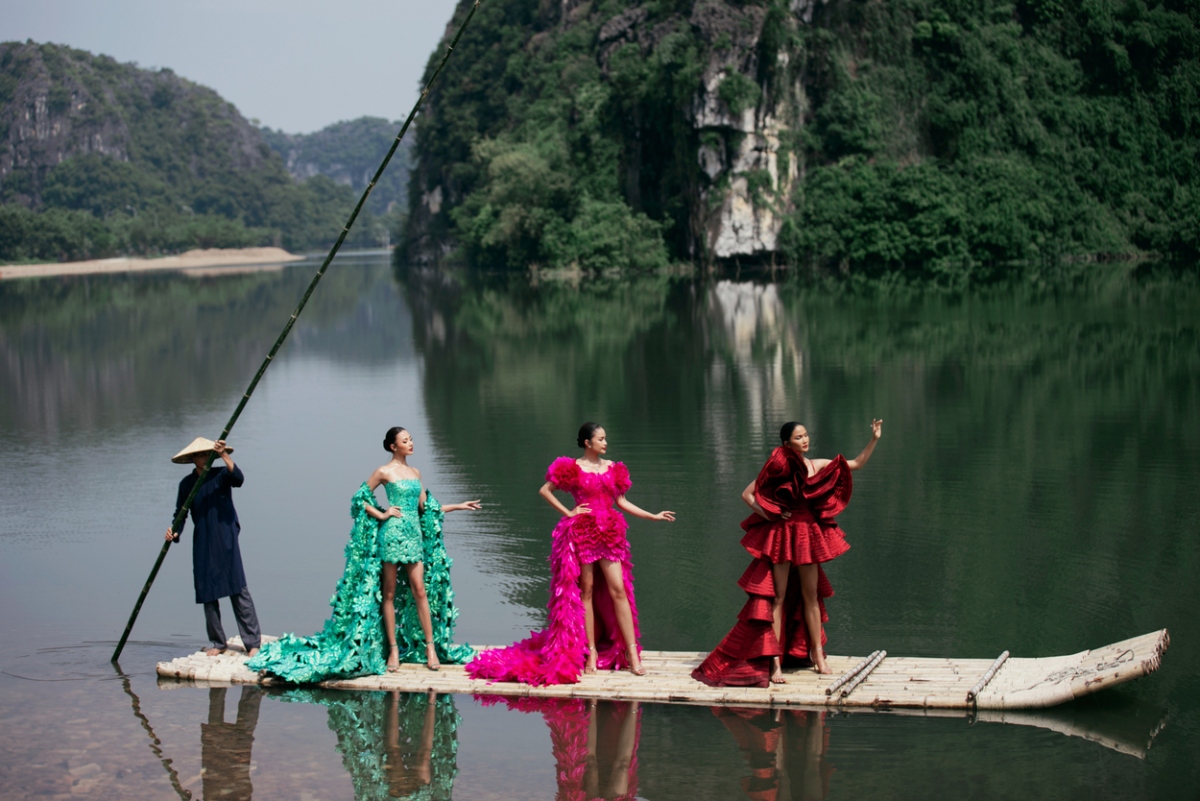 H’Hen Niê, Ngọc Châu, Xuân Hạnh mở màn show với những thiết kế đầy ấn tượng