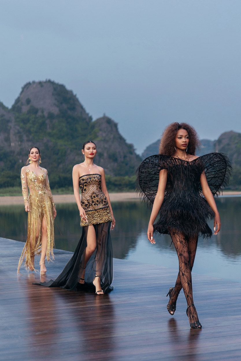 Thí sinh Miss Cosmo 2024 trình diễn BST FALL WINTER 2024