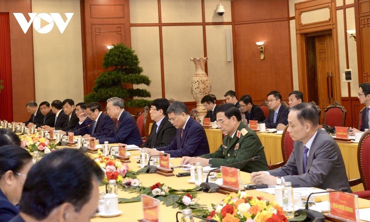 At the meeting, both sides affirm that the Vietnam-Laos relationship is an invaluable common asset of both nations that should be preserved, promoted and passed to future generations.