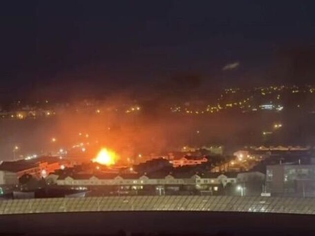 Khoảnh khắc đạn pháo Ukraine rơi xuống khu phố ở Belgorod do các nhân chứng ghi lại. (Ảnh: RIA Novosti)
