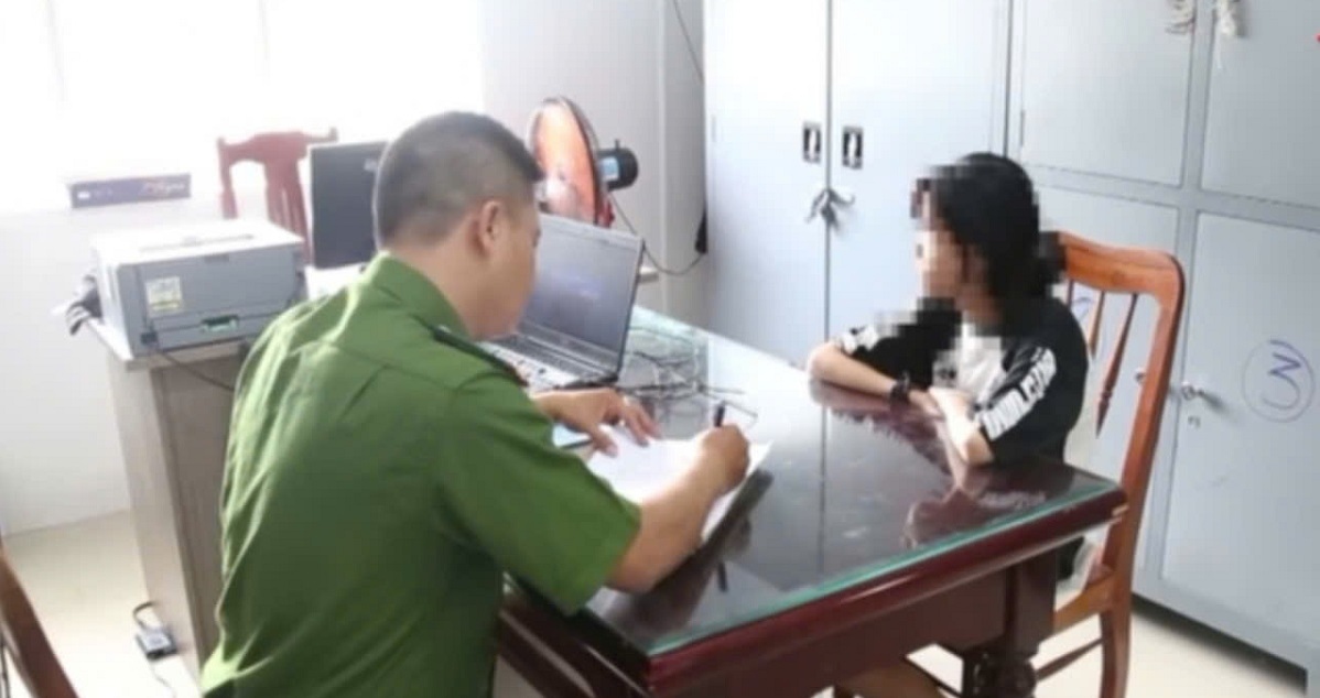 Đối tượng L. Th. N. Q tại cơ quan công an. Ảnh: B.H