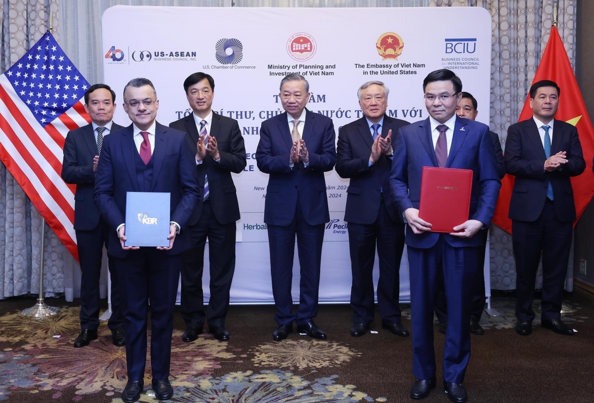 Tổng Bí thư, Chủ tịch nước Tô Lâm chứng kiến lễ trao thoả thuận hợp tác giữa Petrovietnam và Công ty Kellog Brown &amp; Root