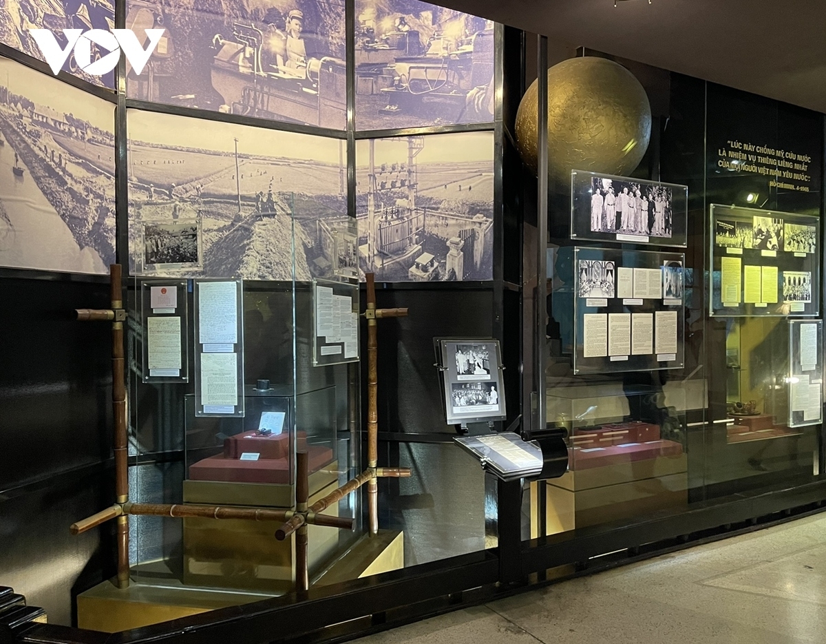 All the memorabilia are systematically presented in a way that illustrates the president’s life and revolutionary career, from his childhood and initial revolutionary activities (1890-1911)…
