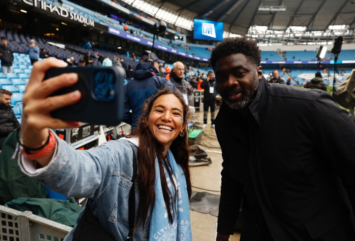 Cựu danh thủ Kolo Toure - người từng khoác áo cả Arsenal và Man City  (Ảnh: Reuters)