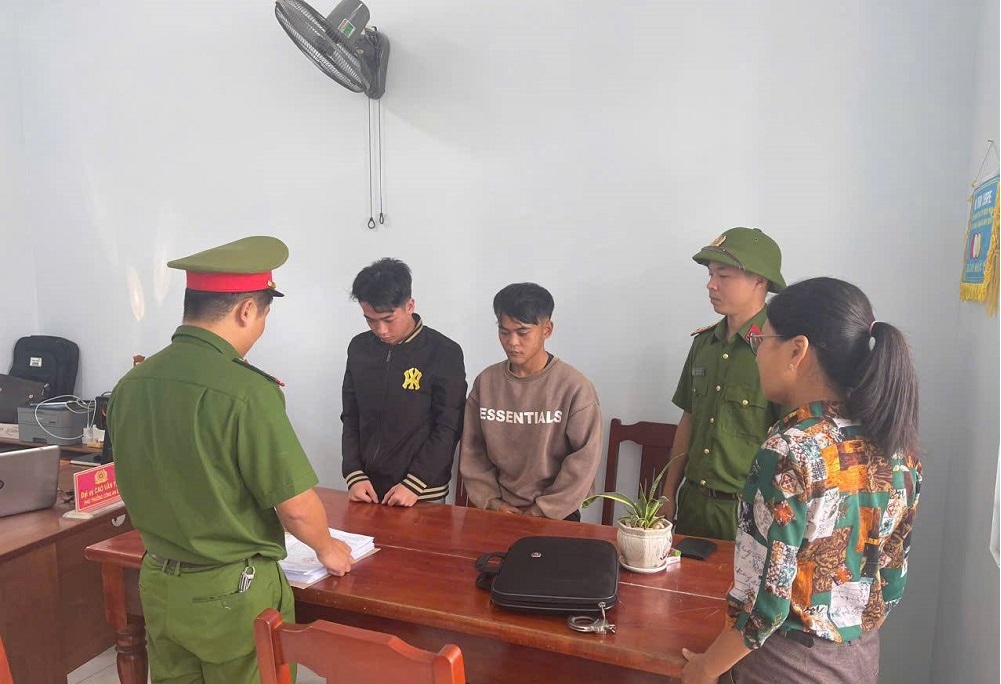 2 đối tượng tại cơ quan công an. Ảnh: CANT