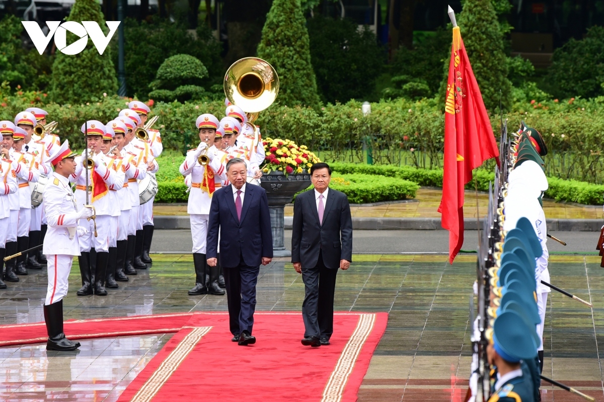 Following To Lam’s official visit to Laos in July, Thongloun Sisoulith’s visit is expected to further strengthen the traditional friendship, special solidarity and comprehensive cooperation between the two Parties, two countries, and peoples of Laos and Vietnam.