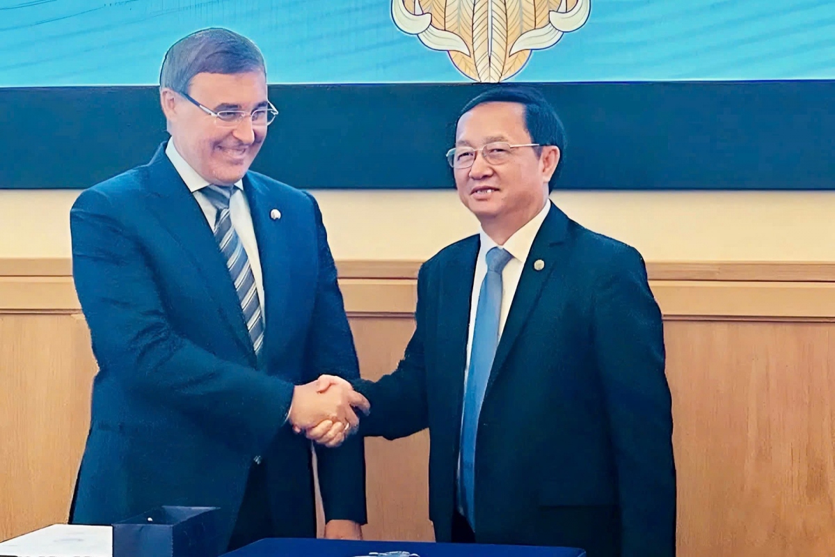 Bộ trưởng Bộ Khoa học và Giáo dục đại học Liên bang Nga V.I. Falkov và Bộ trưởng Bộ KH&amp;CN Việt Nam Huỳnh Thành Đạt