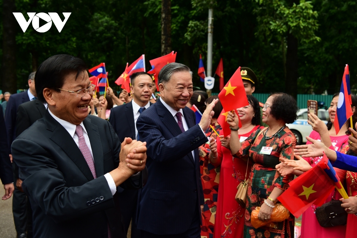 Currently, political relations between the two countries have been strengthened in deep, close, and reliable manner. Their defense cooperation has been enhanced, contributing to maintaining peace and political stability in each country. Vietnam has invested in 256 projects in Laos, totaling US$5.5 billion. Two-way trade turnover between Laos and Vietnam reaches US$1.3 billion in the first eight months of 2024. Additionally, Vietnam plans to import 3,000 MW of electricity from Laos by 2025.