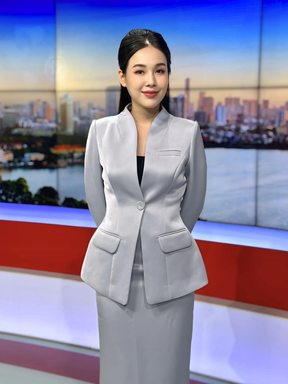 BTV Tố Quyên - người dẫn dắt liveshow "Anh em kết đoàn" của hai ca sĩ Tuấn Hưng và Duy Mạnh