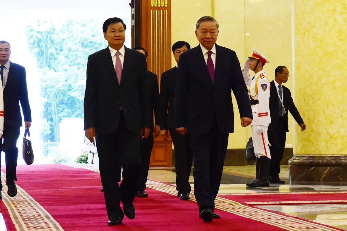 Immediately after the official welcoming ceremony, the two leaders hold talks on measures to enhance cooperation between the two countries.