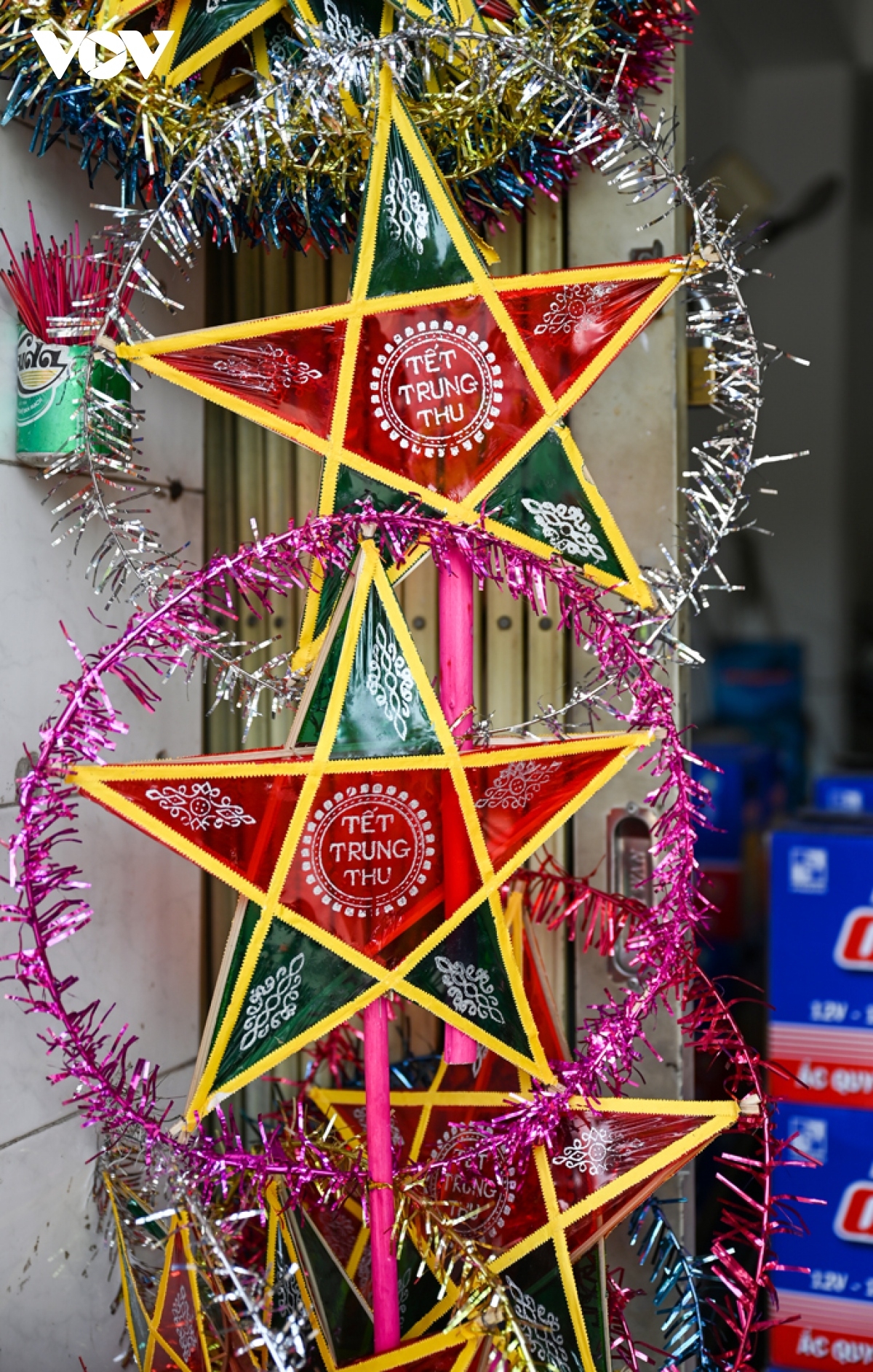 Star lanterns are indispensable items for the Mid-Autumn Festival.