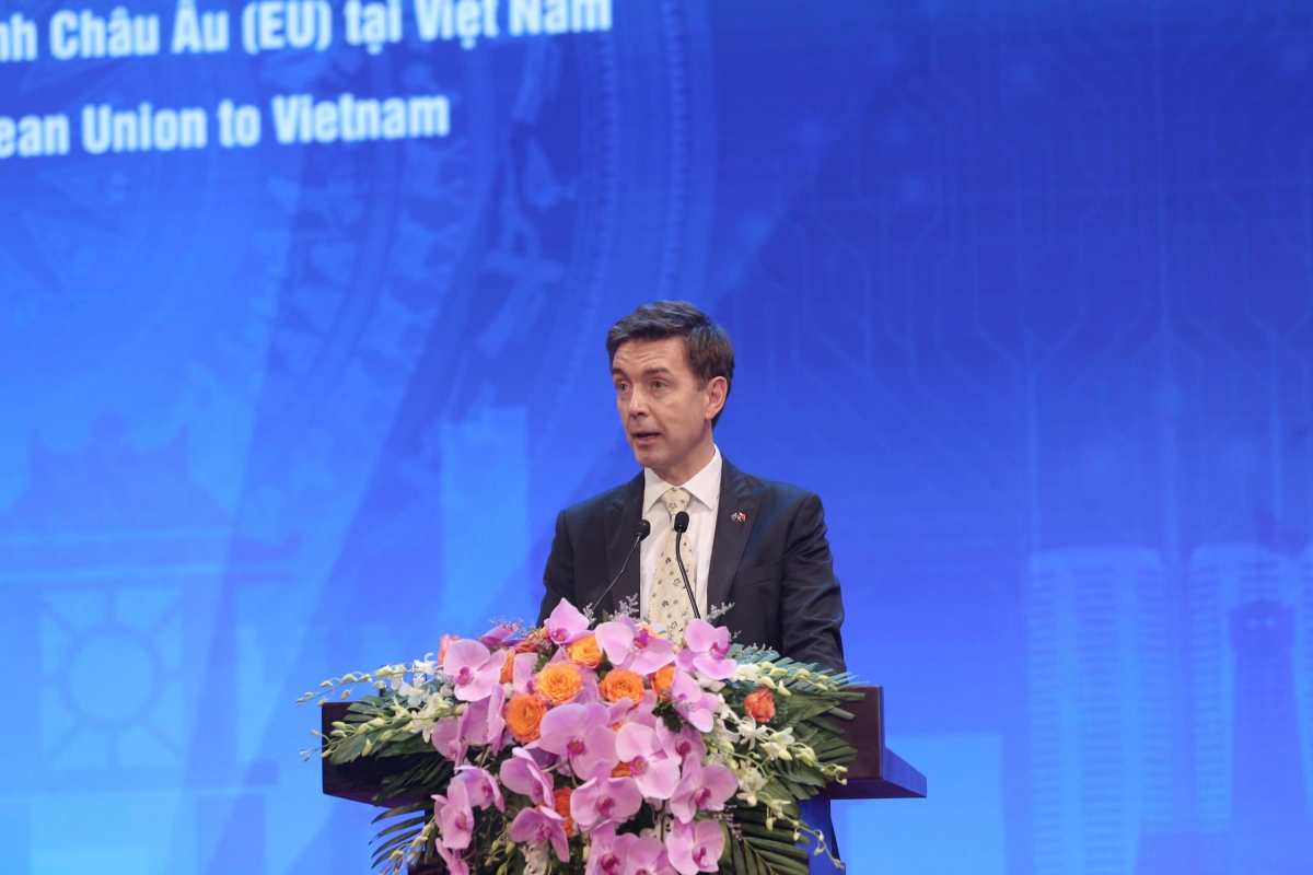 Đại sứ sứ Julien Guerrier, Trưởng Phái đoàn Liên minh Châu Âu tại Việt Nam