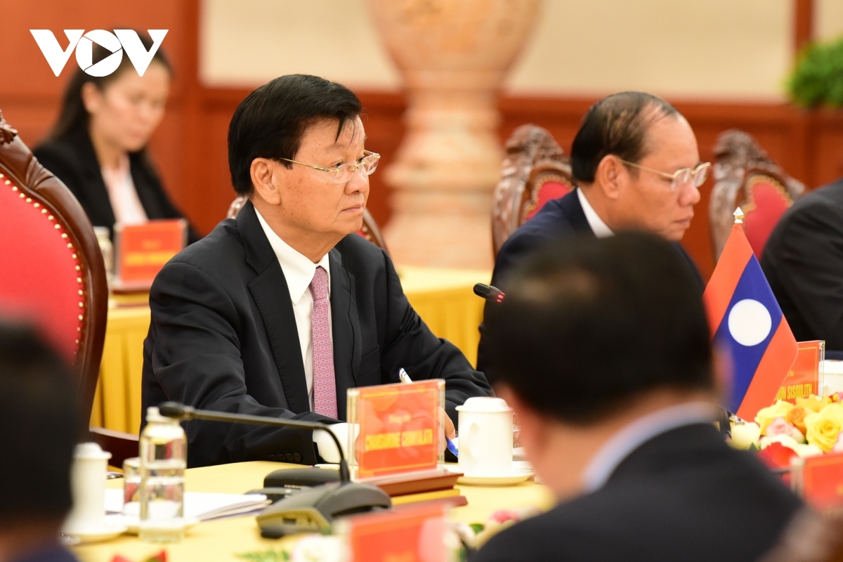 The two sides agree to effectively maintain information exchange and assessments regarding international developments, protect each other’s legitimate interests in accordance with international law, including issues related to the East Sea and the sustainable use of the Mekong River’s water resources. They will consult and coordinate closely, and provide mutual support in international and regional matters, as well as in activities at multilateral forums.